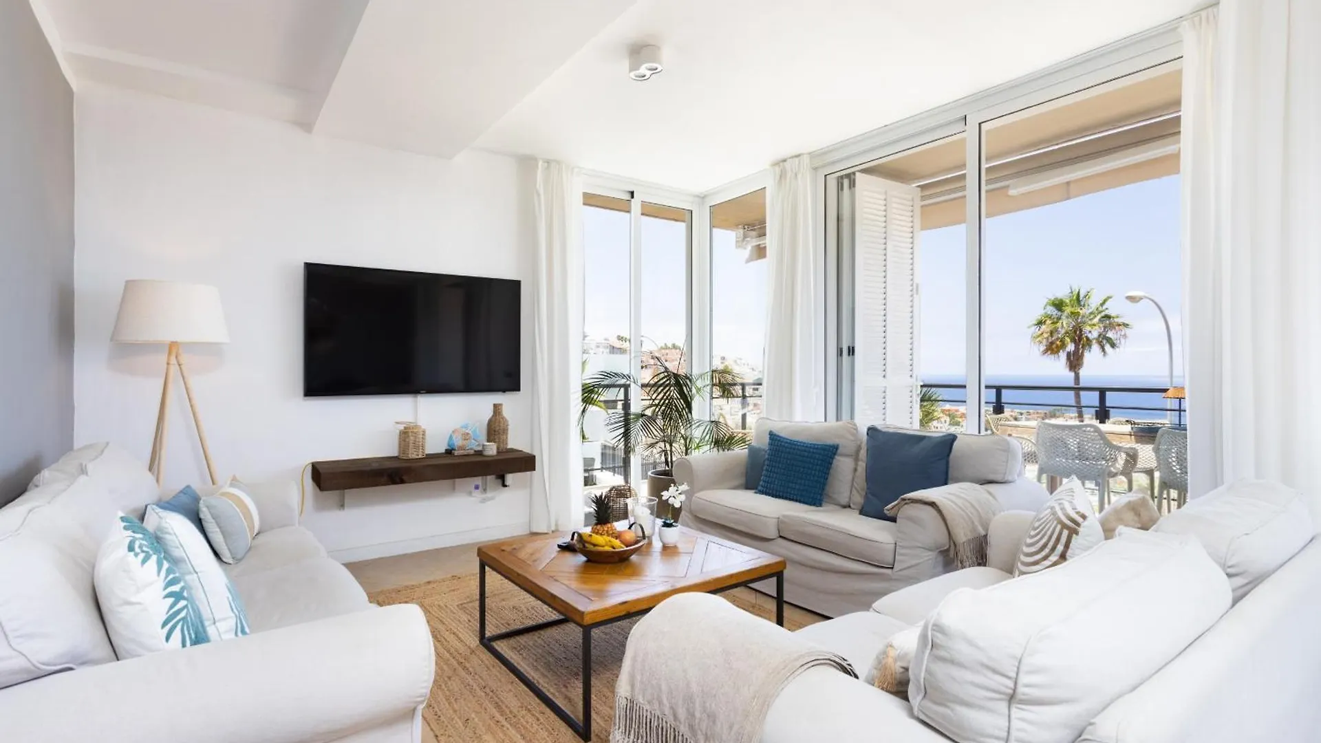 הוילה אדחה Casa Uamisun With Seaview & Pool